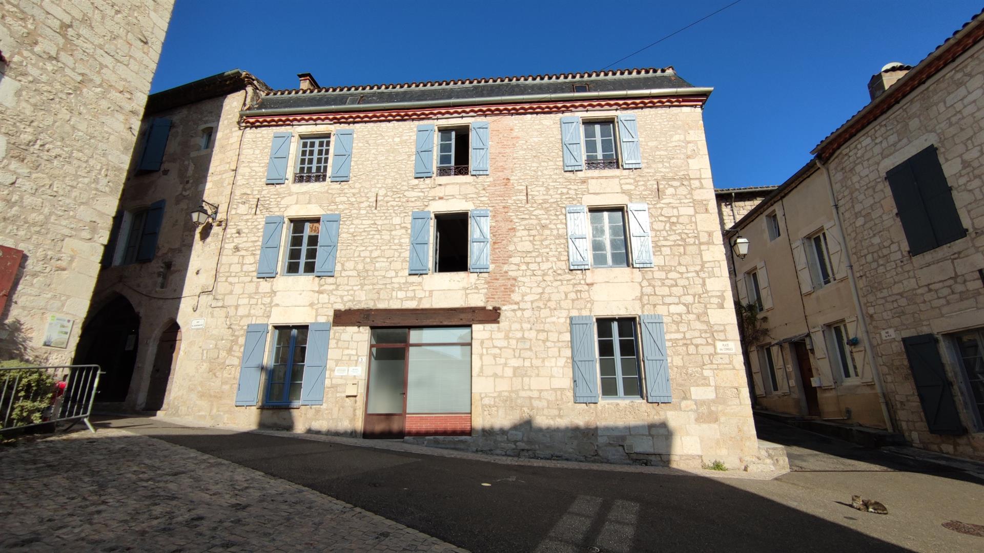 Maison à vendre, 300m², Montcuq-en-Quercy-Blanc