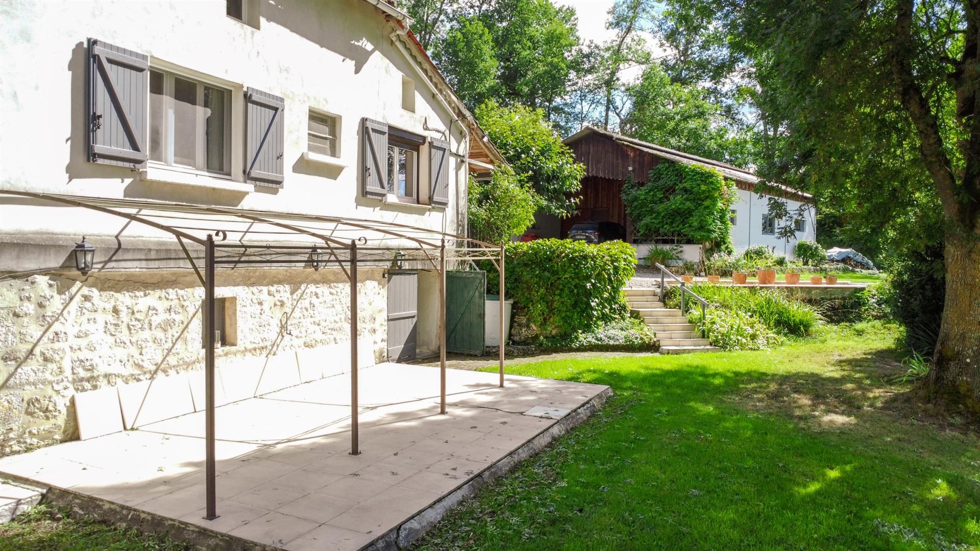 Maison à vendre, 140m², Montcuq-en-Quercy-Blanc