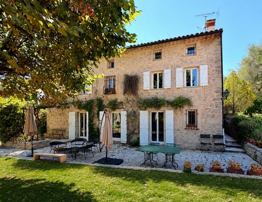 Maison 6 pièces 144 m² · à Grasse · 144 m² · 900 000 €