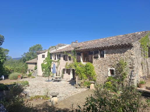 Maison 12 pièces 266 m² · à Fox-Amphoux · 266 m² · 995 000 €