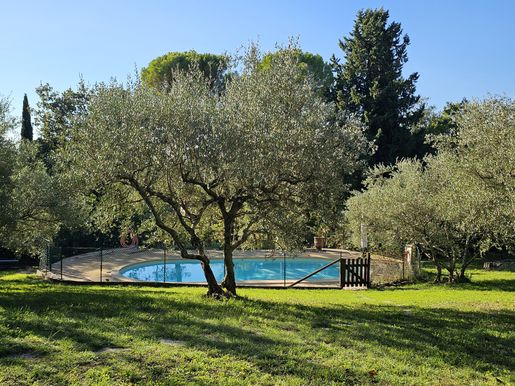 Maison 8 pièces 214 m² · à Vézénobres · 214 m² · 525 000 €