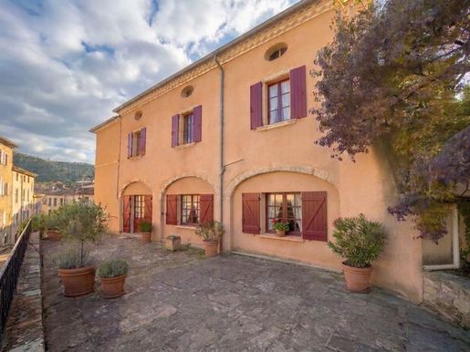 Maison 4 pièces 174 m² · aux Vans · 174 m² · 380 000 €