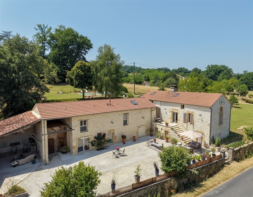 Maison 7 pièces 220 m² · à Gourdon · 220 m² · 442 000 €