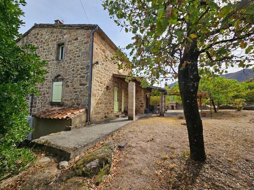 Maison 5 pièces 159 m² · à Gravières · 159 m² · 420 000 €