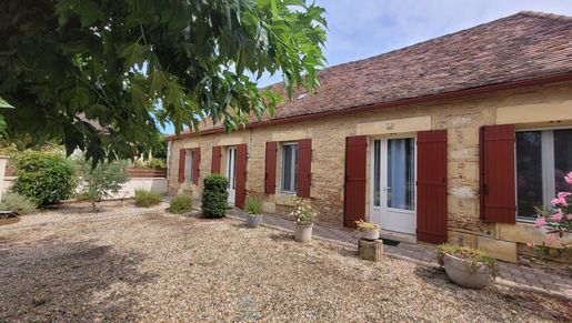 Maison 5 pièces 162 m² · à Saint-Pierre-d'Eyraud · 162 m² · 237 000 €