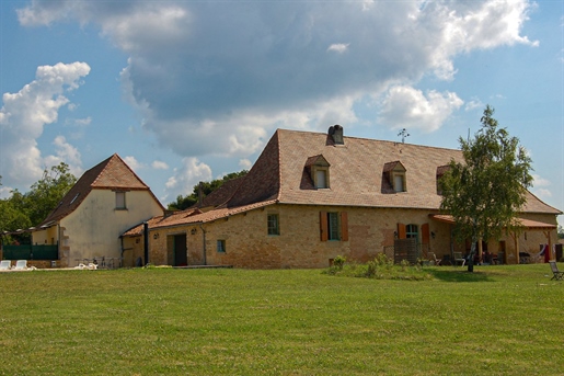Maison 17 pièces 730 m² · à Saint-Médard-d'Excideuil · 730 m² · 1 064 000 €