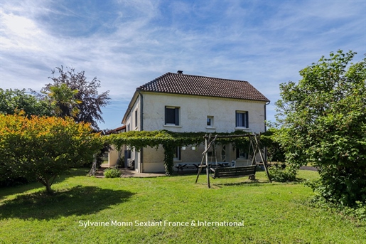 Maison 8 pièces 238 m² · à Coulaures · 238 m² · 378 000 €