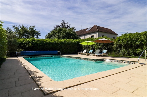 Maison 8 pièces 238 m² · à Coulaures · 238 m² · 378 000 €