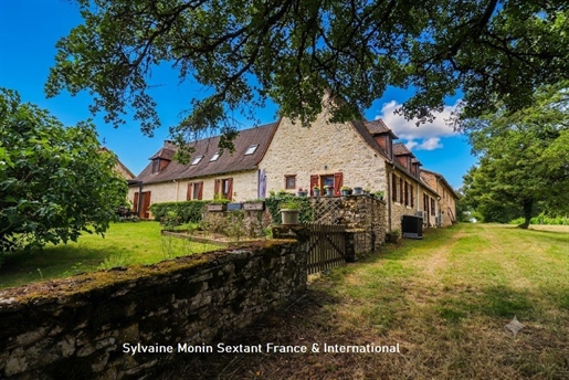 Maison 10 pièces 380 m² · à Brouchaud · 380 m² · 608 000 €