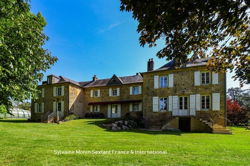 Maison 12 pièces 520 m² · à Lanouaille · 520 m² · 880 000 €