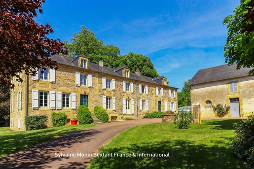 Maison 12 pièces 450 m² · à Lanouaille · 450 m² · 880 000 €