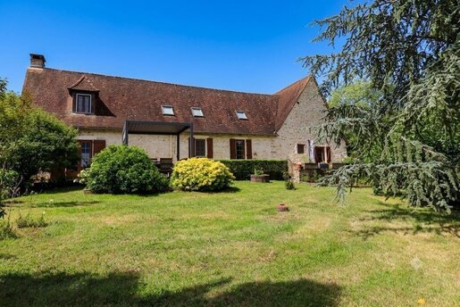 Maison 10 pièces 380 m² · à Brouchaud · 380 m² · 608 000 €