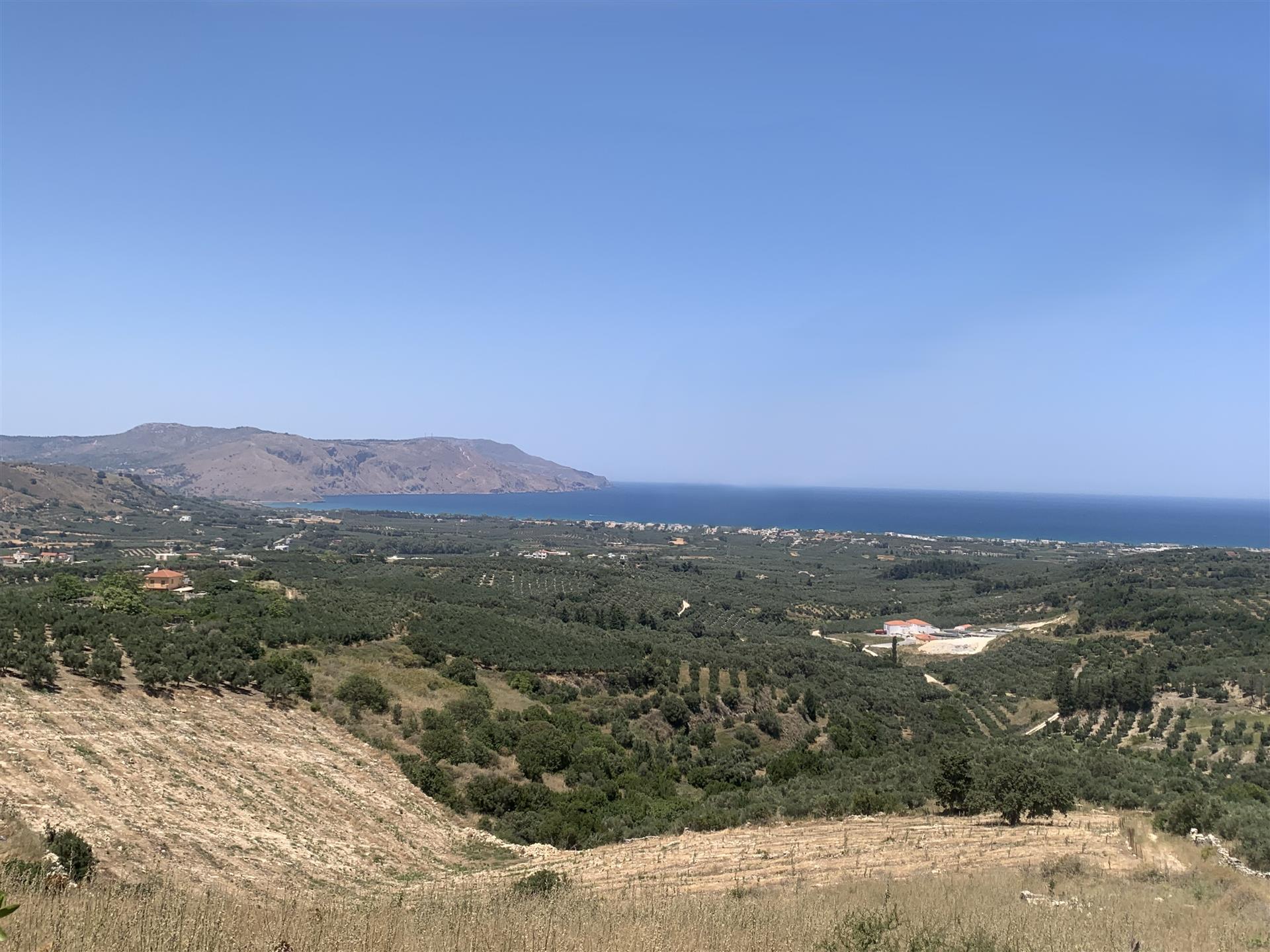 Baugrundstück mit Blick auf das Meer und die umliegenden Berge, in der Nähe des Kournas-Sees, Kreta