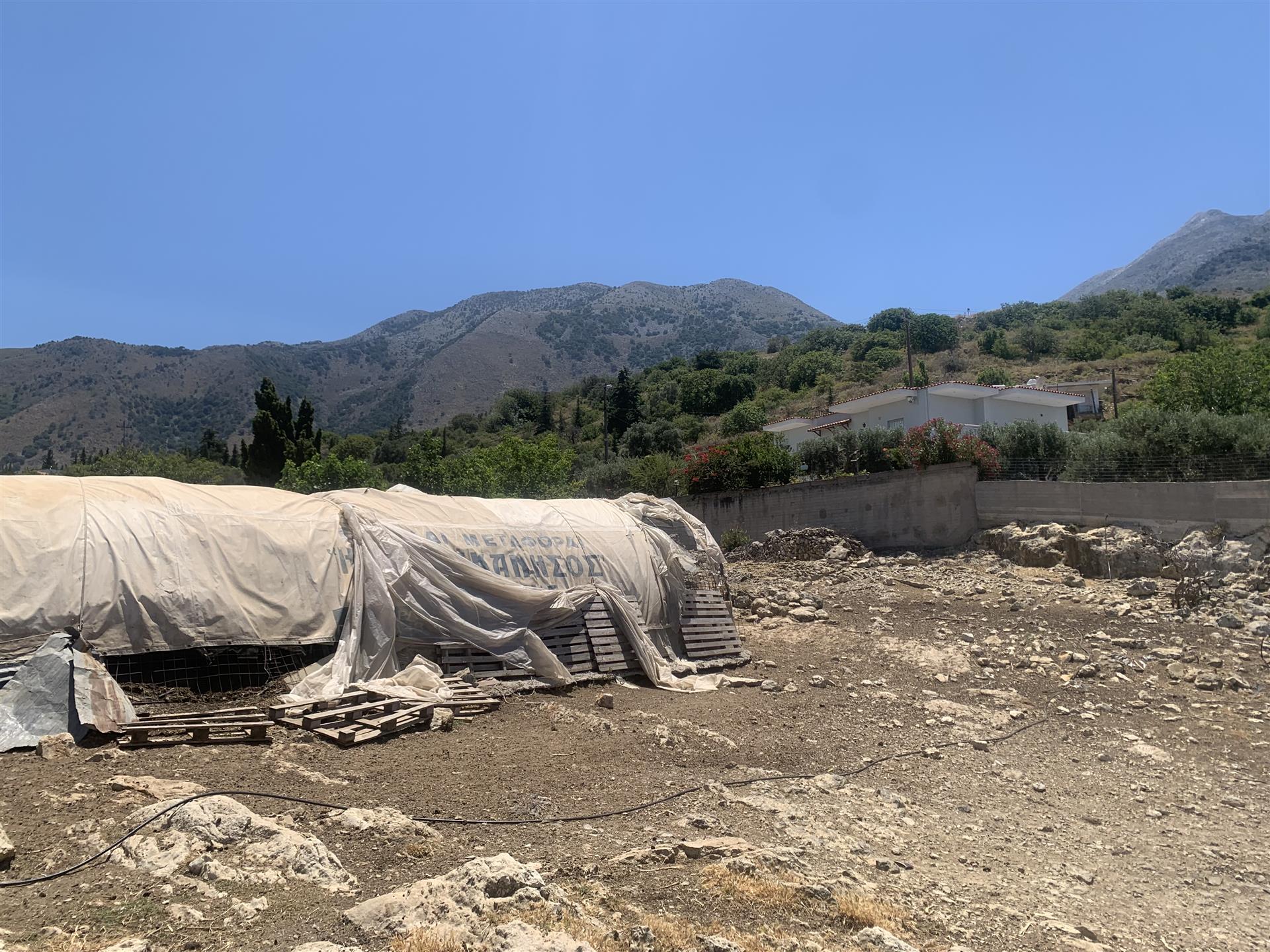 Baugrundstück mit Blick auf das Meer und die umliegenden Berge, in der Nähe des Kournas-Sees, Kreta