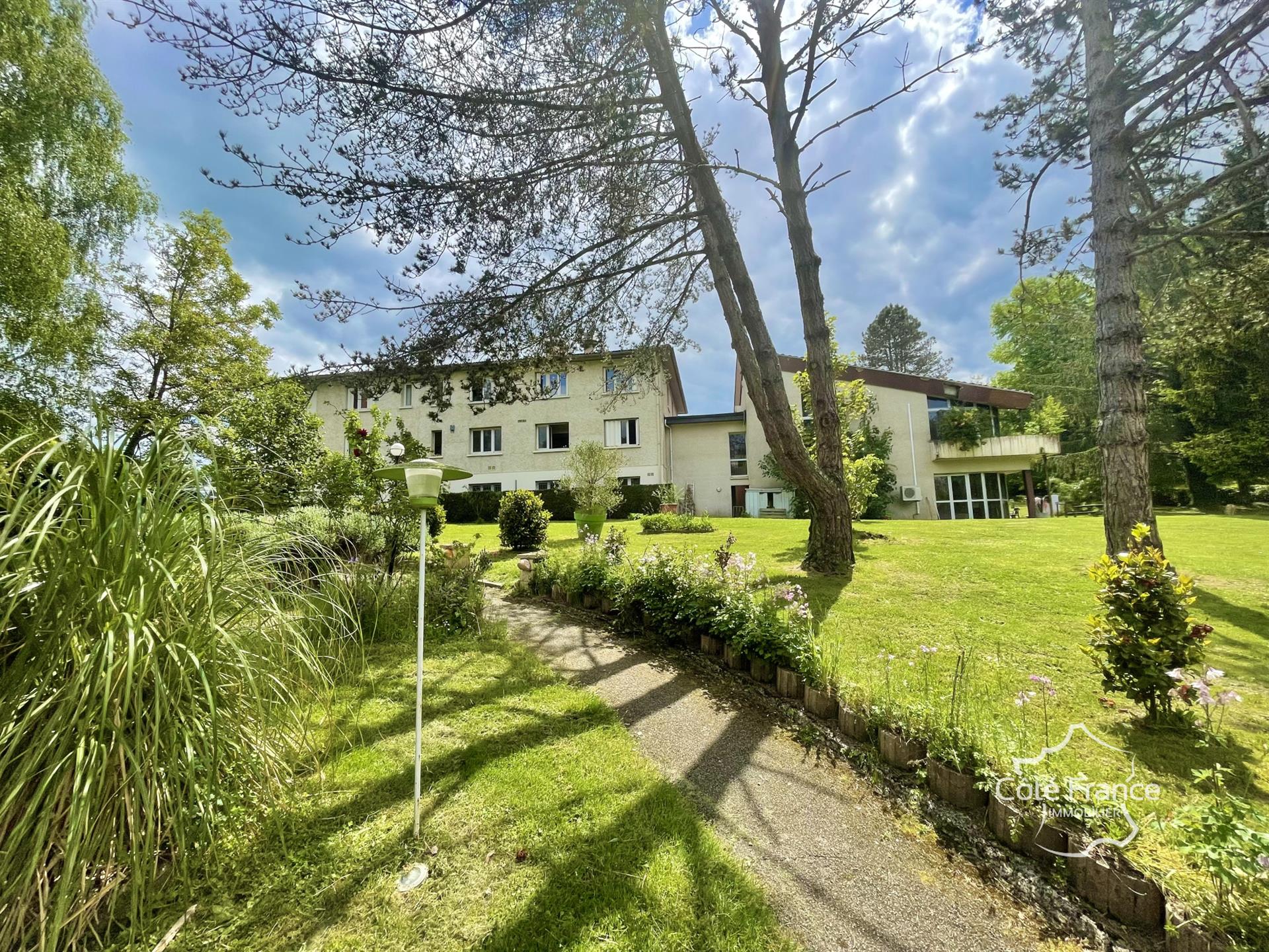 Maison à vendre, 900m², Peyrat-de-Bellac