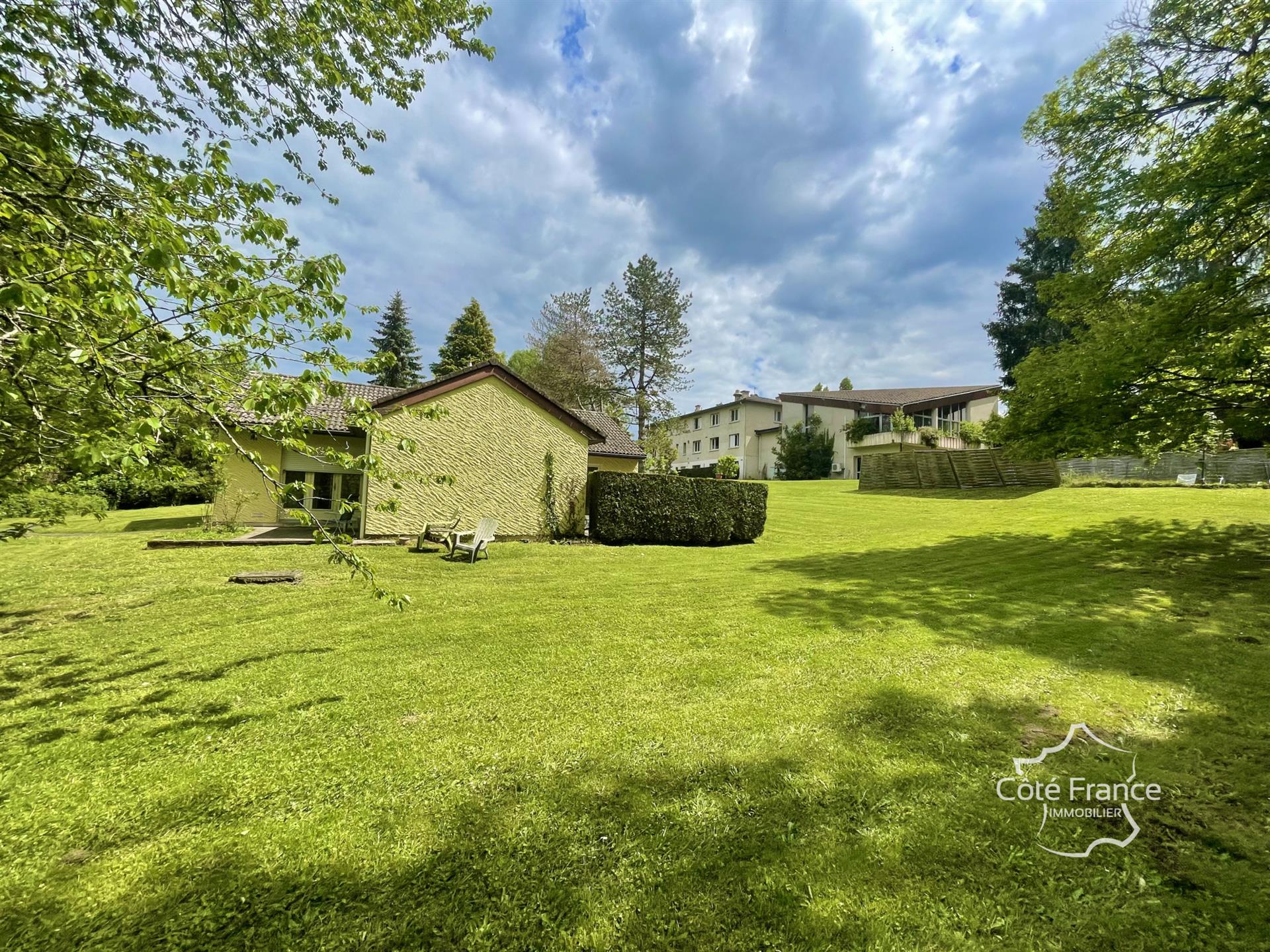 Maison à vendre, 900m², Peyrat-de-Bellac