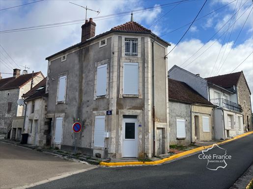 Maison 11 pièces 153 m² · à Courson-les-Carrières · 153 m² · 89 000 €