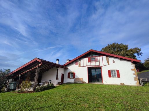 Maison 5 pièces 205 m² · à Bergouey-Viellenave · 205 m² · 365 000 €