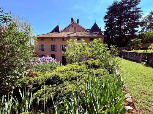 Maison 10 pièces 314 m² · à Saint-Genis-Laval · 314 m² · 649 000 €