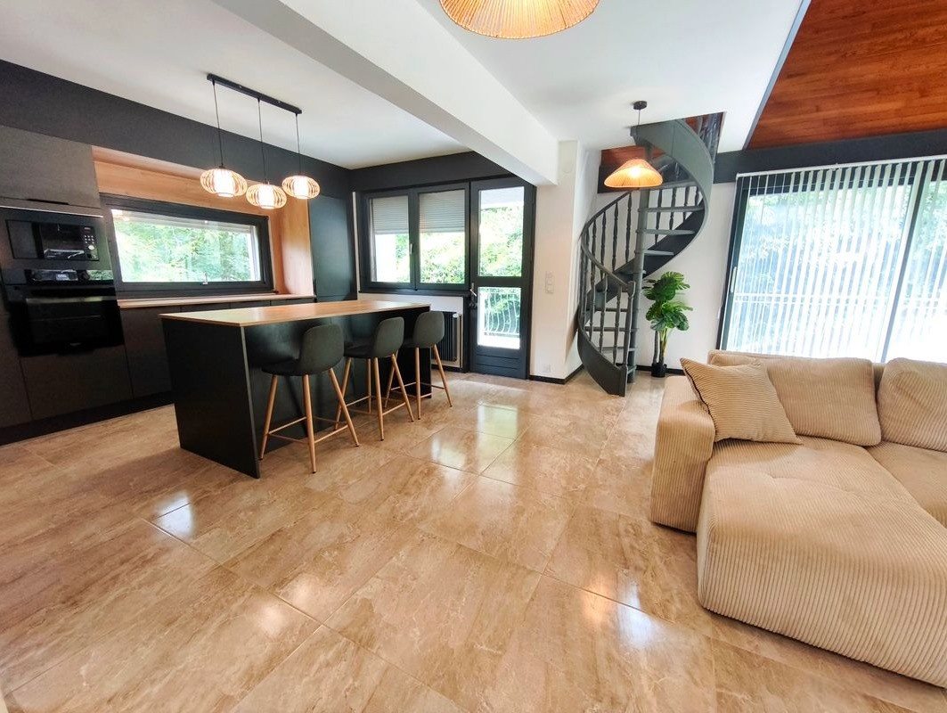 Maison à vendre, 246m², Vétraz-Monthoux