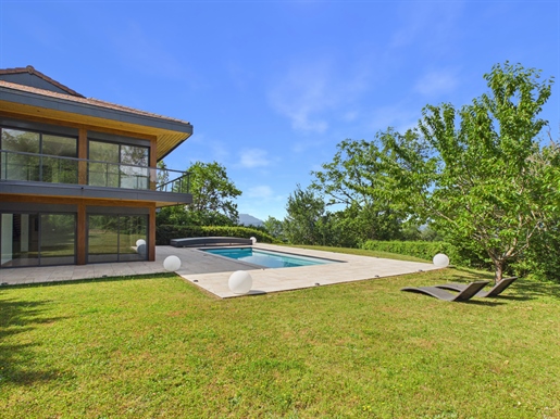 Maison 7 pièces 339 m² · à Lucinges · 339 m² · 1 950 000 €