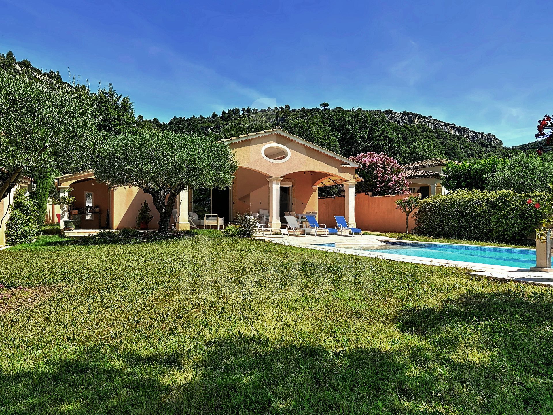 Maison à vendre, 145m², Chusclan