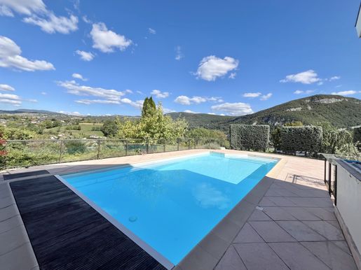 Maison 5 pièces 185 m² · à La Balme-de-Sillingy · 185 m² · 990 000 €