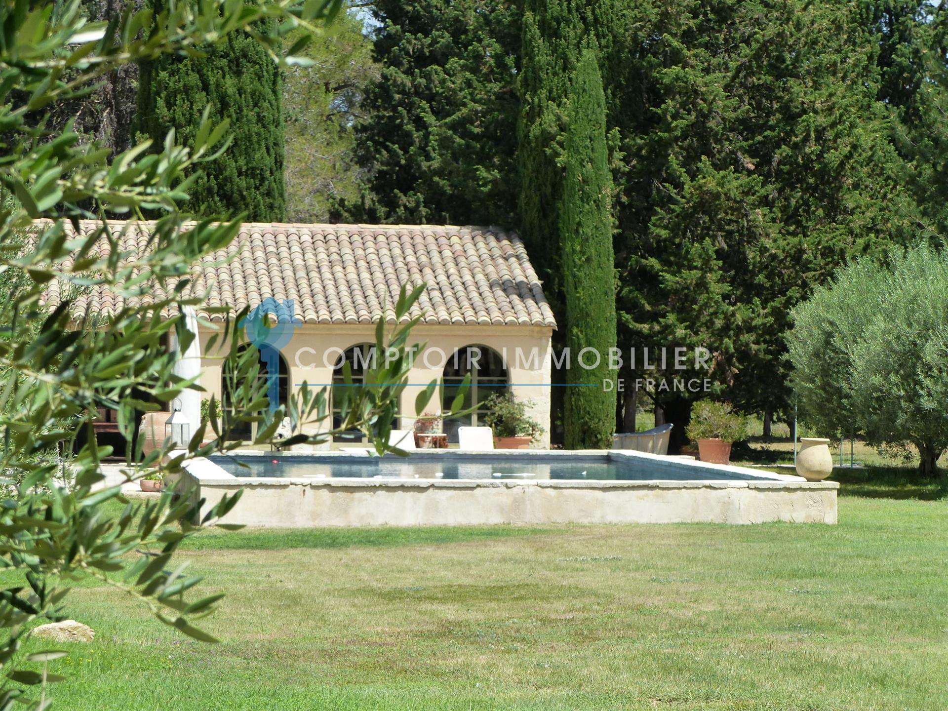 Maison à vendre, 430m², Boulbon