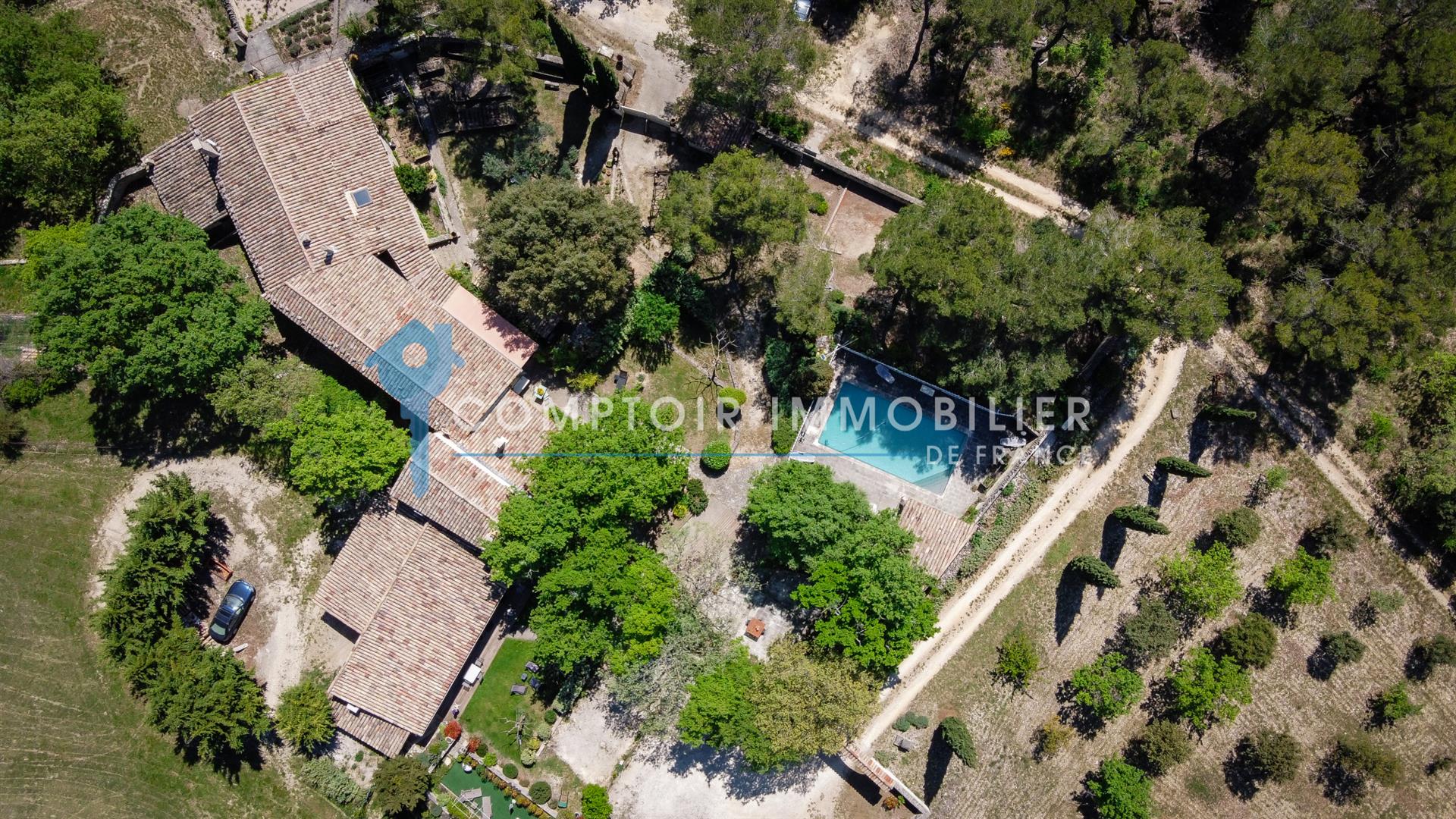Maison à vendre, 365m², Murs