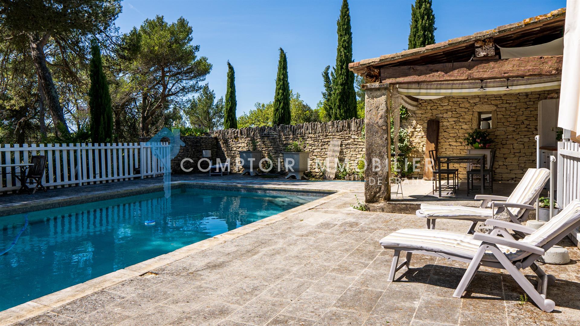 Maison à vendre, 365m², Murs