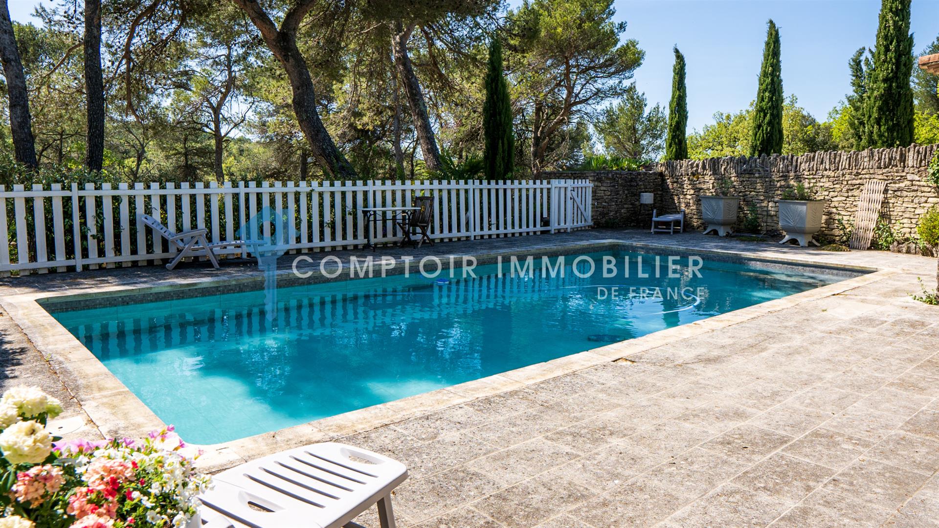 Maison à vendre, 365m², Murs