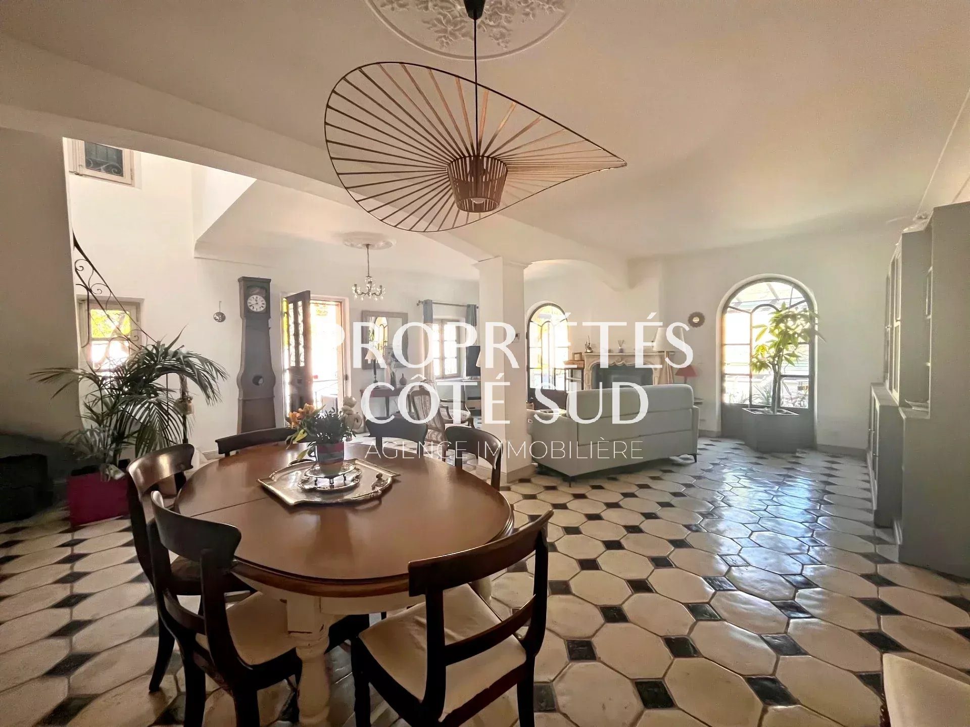 Maison à vendre, 246m², Pujaut