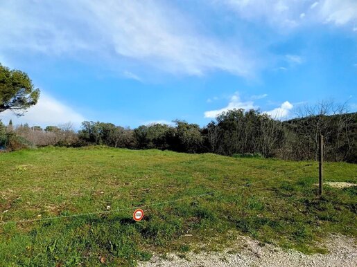 SARL PROPRIETES COTE SUD · à Tavel · 210 000 €