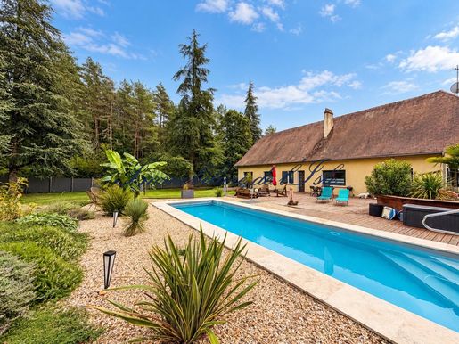 Maison 10 pièces 269 m² · à Trélissac · 269 m² · 470 000 €