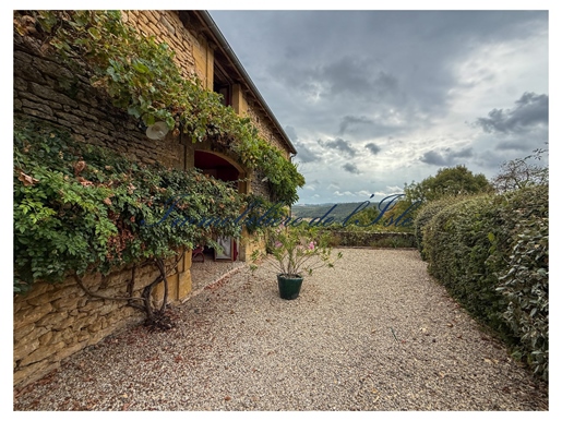 6 pièces 131 m² · à Saint-Léon-sur-Vézère · 131 m² · 420 000 €