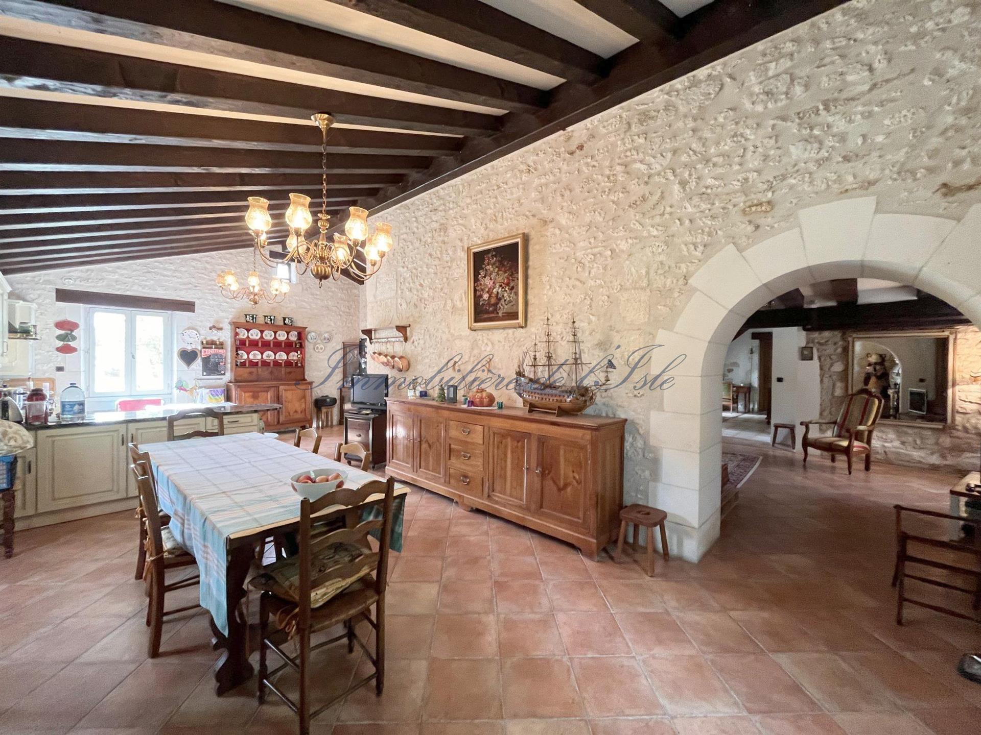 Maison à vendre, 140m², Paussac-et-Saint-Vivien