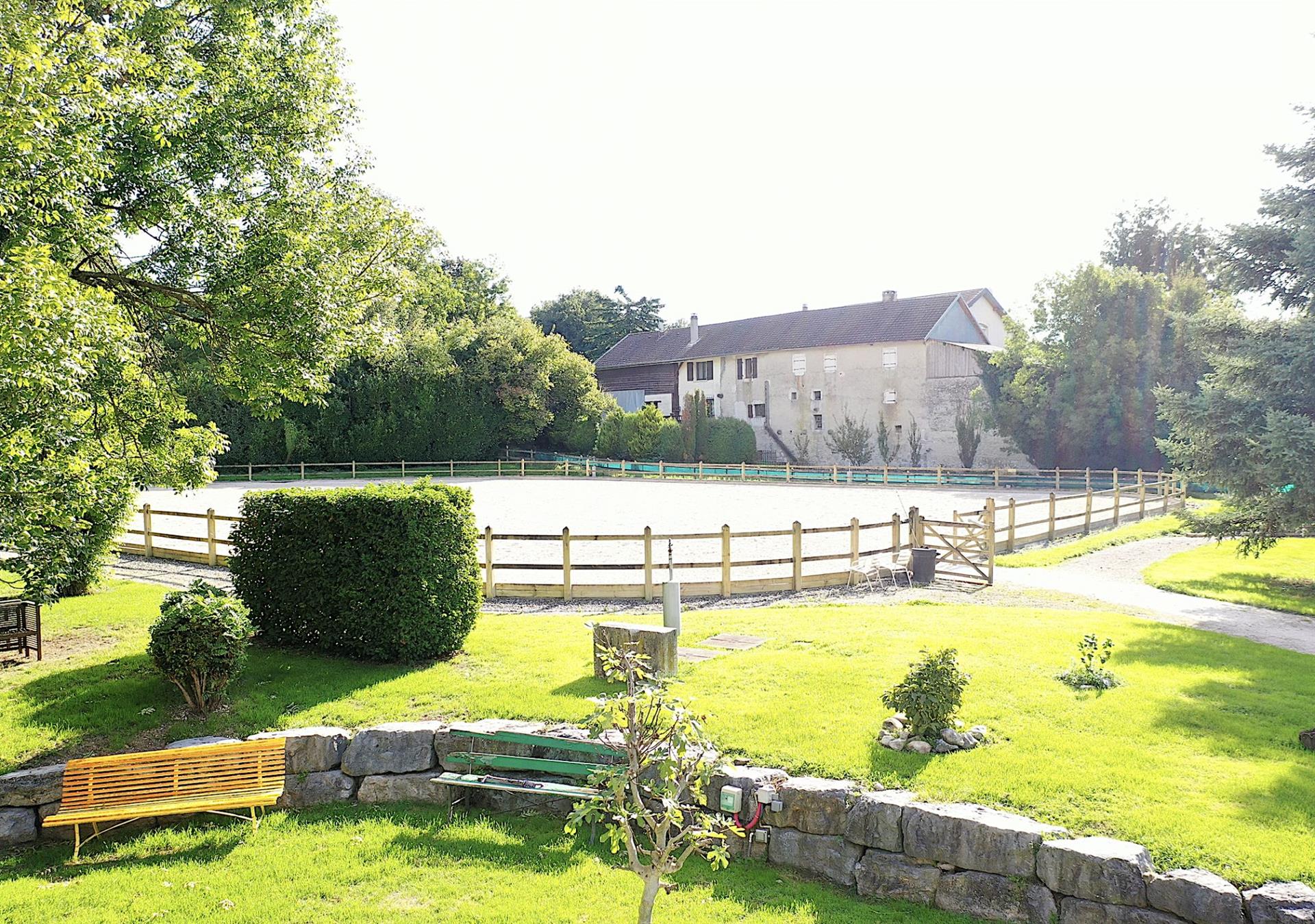 Maison à vendre, 300m², Saint-Genis-Pouilly