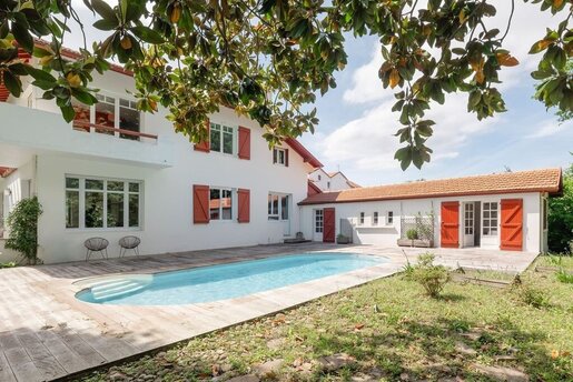 Maison 8 pièces 195 m² · à Larressore · 195 m² · 976 000 €