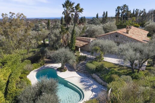 Maison 6 pièces 140 m² · au Rouret · 140 m² · 890 000 €
