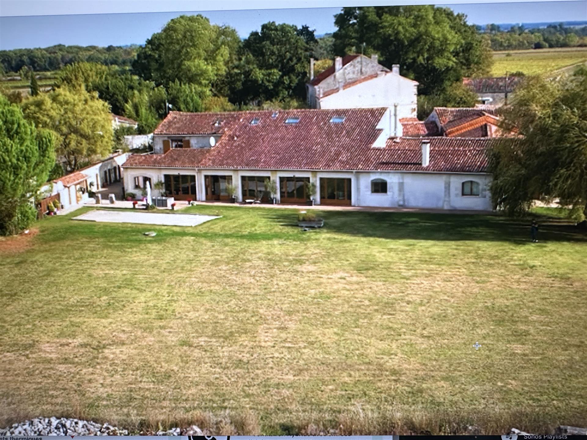 Maison 8 pièces 550 m² · à Cognac · 550 m² · 650 000 €