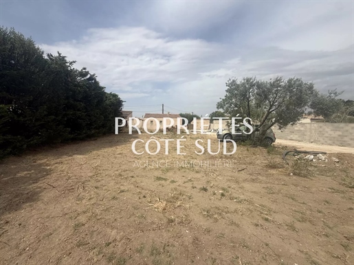 Terrain constructible 1027 m2 · à Saint-Laurent-des-Arbres · 170 000 €