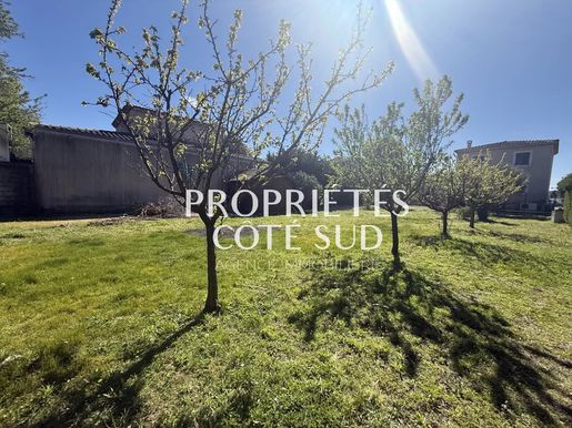 Terrain 755 m² · à Montfaucon · 160 000 €
