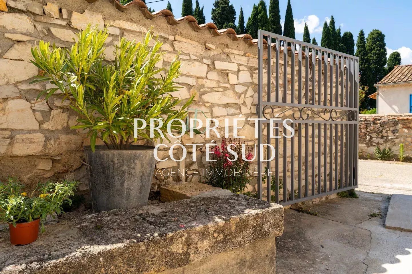 Maison à louer, 93m², Saint-Geniès-de-Comolas