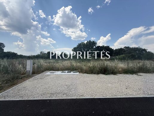 Terrain 613 m² · à Saint-Geniès-de-Comolas · 119 000 €
