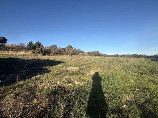 Terrain 944 m² · à Saint-Geniès-de-Comolas · 177 000 €