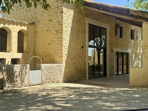 Maison 7 pièces 193 m² · à Saint-Paulet-de-Caisson · 193 m² · 530 000 €