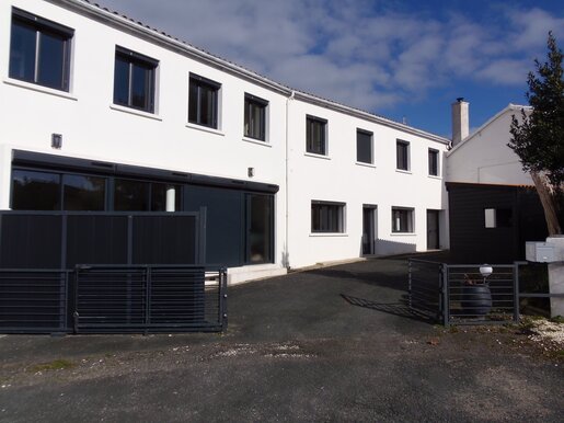 Maison 9 pièces 329 m² · à Chenac-Saint-Seurin-d'Uzet · 329 m² · 222 500 €