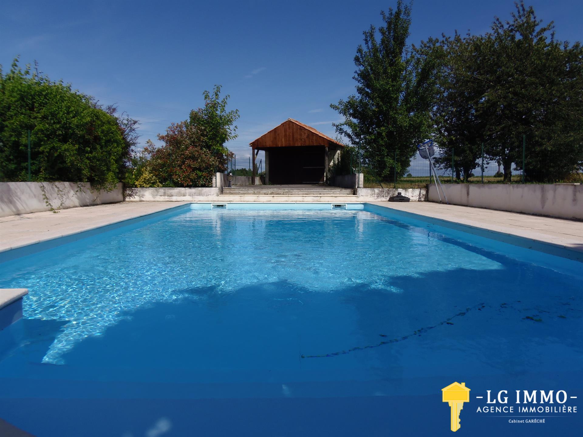 Maison à vendre, 139m², Mortagne-sur-Gironde