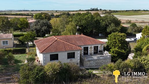 Maison 5 pièces 141 m² · à Consac · 141 m² · 182 000 €