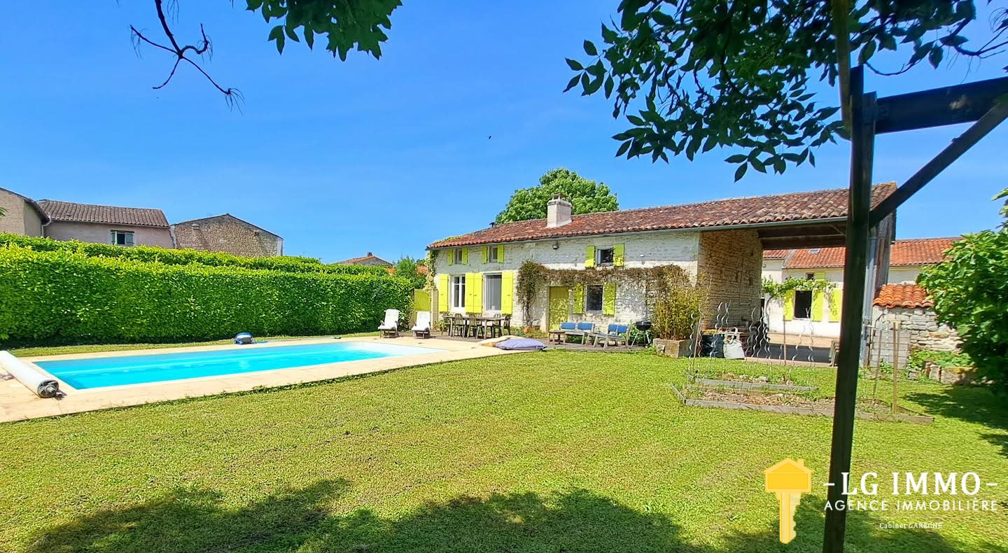Maison à vendre, 228m², Pons